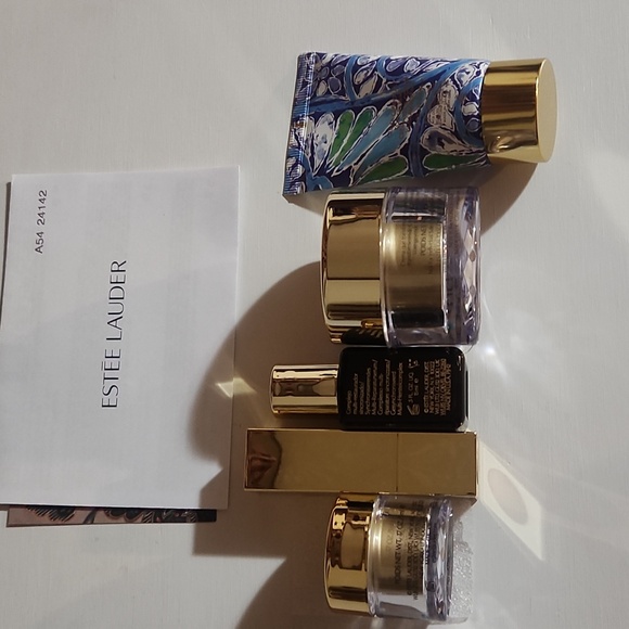 ESTEE LAUDER Be You, Be Amazing Set - Picture 3 of 9